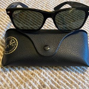 Ray-Ban, Polarized, Wayfarer, barely used! Great condition w/case!